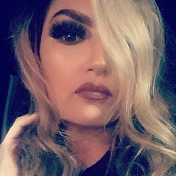 Meet your Posher, Ariana - Picture 1 of 1